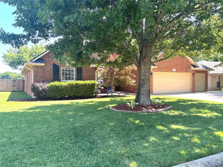 3526 Tara Drive, Ardmore, OK 73401 - #2