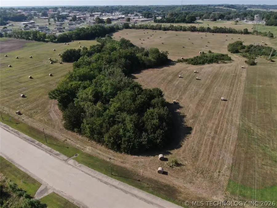 210 E Date Street, Okemah, OK 74859 - #3