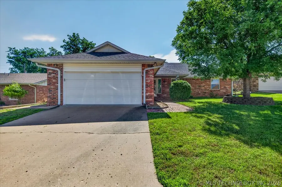118 Canterbury Court, Bartlesville, OK 74006 - #2
