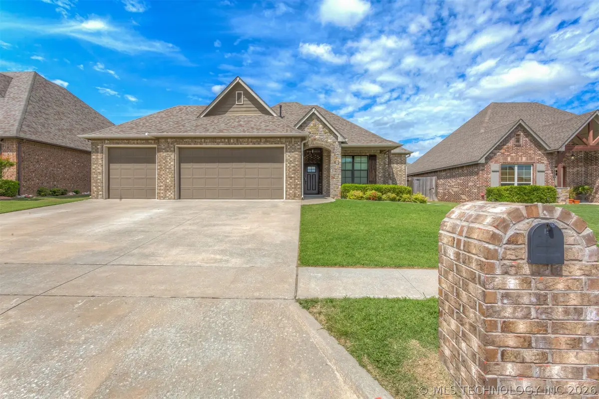 8110 N 77 East Avenue, Owasso, OK 74055 - #1