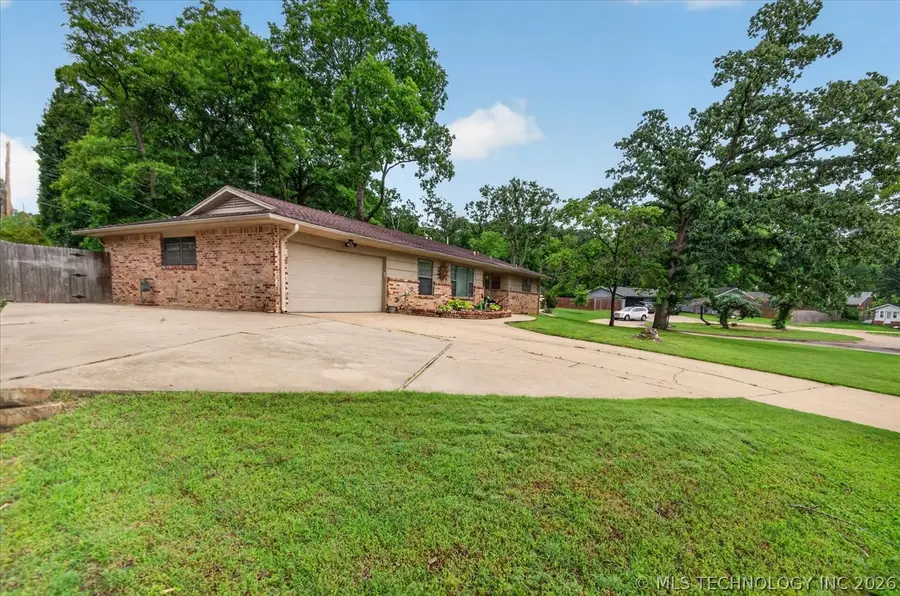 2731 Evergreen Drive, Bartlesville, OK 74006 - #3