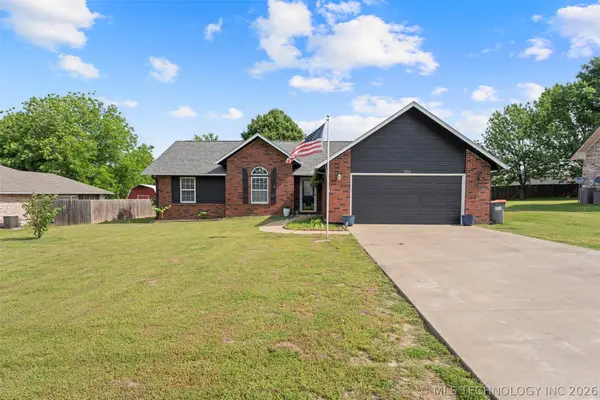 701 E 10th Street, Grove, OK 74344