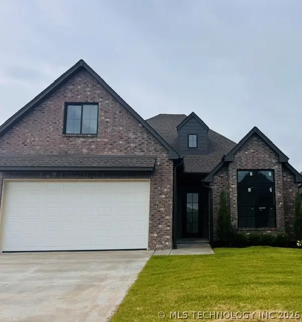 3704 W Laredo Street, Broken Arrow, OK 74012