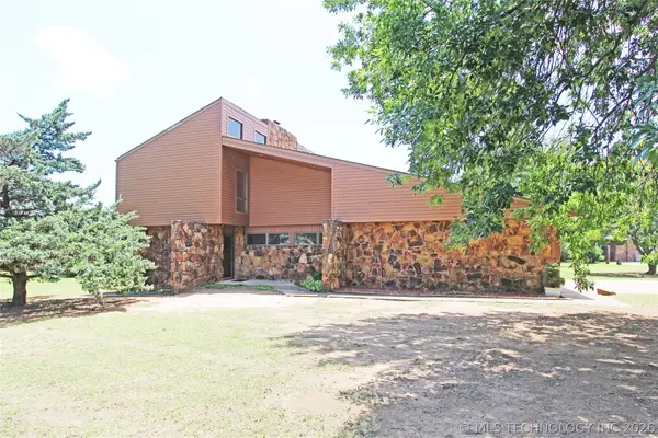 819 W Seminole Avenue, Nowata, OK 74048