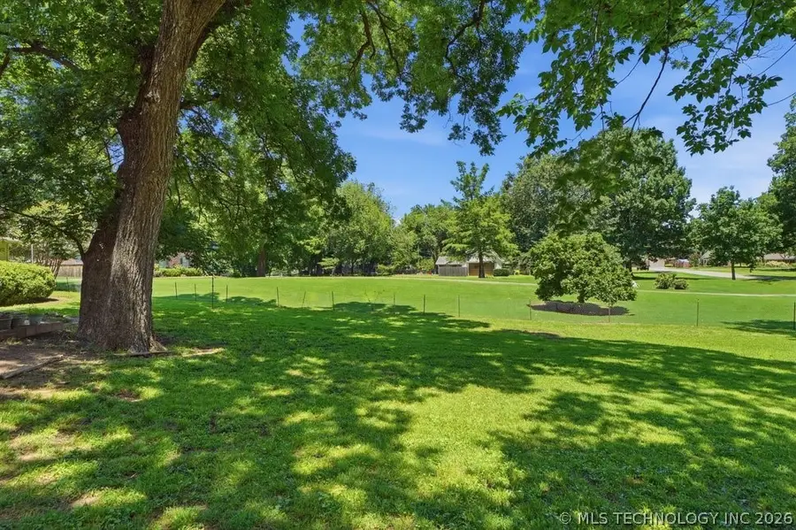 8189 E 114th Street S, Bixby, OK 74008 - #3