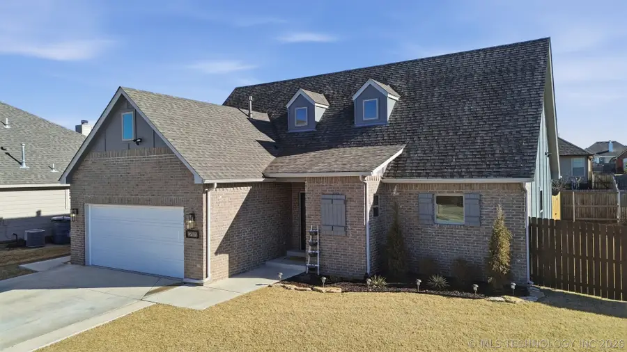 215 W 52nd Street, Sand Springs, OK 74063 - #2