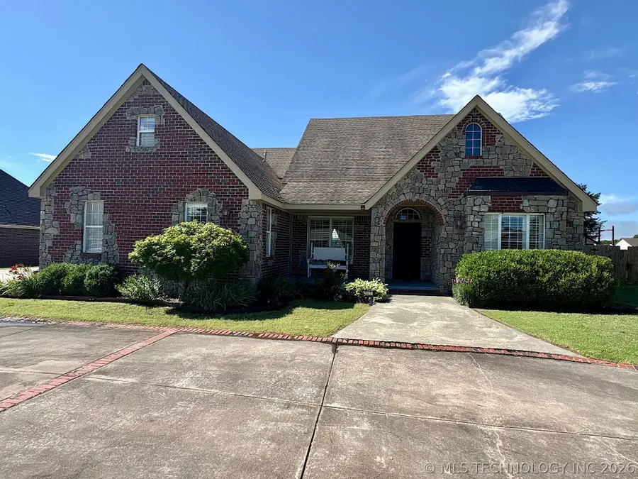 1025 E 13th Street, Cushing, OK 74023 - #3