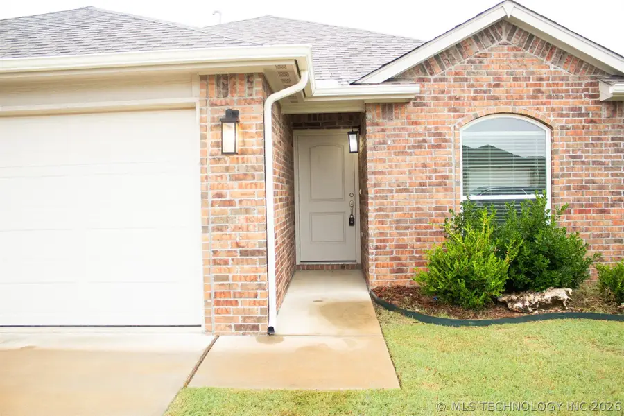 316 S 48th Court, Broken Arrow, OK 74014 - #2
