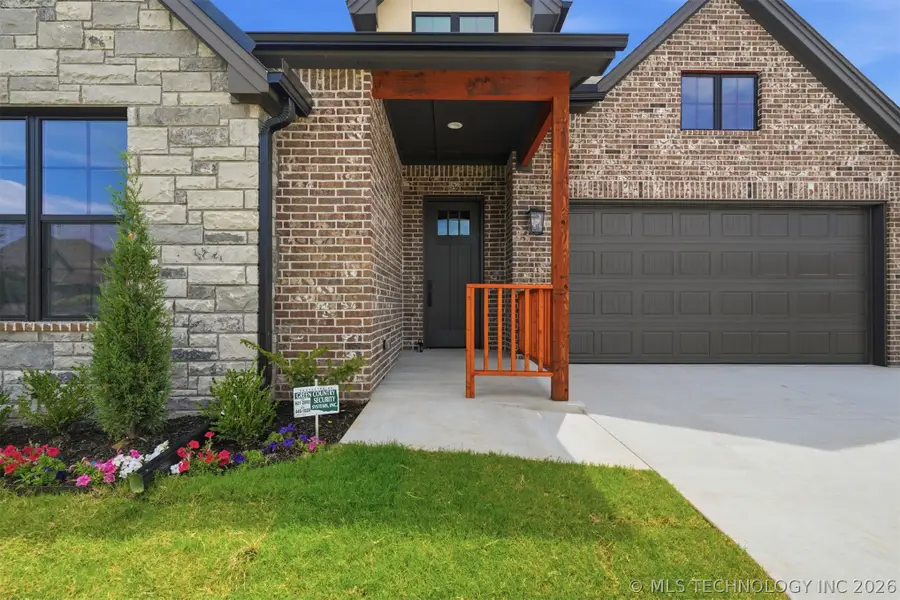 812 W Urbana Street S, Broken Arrow, OK 74012 - #2