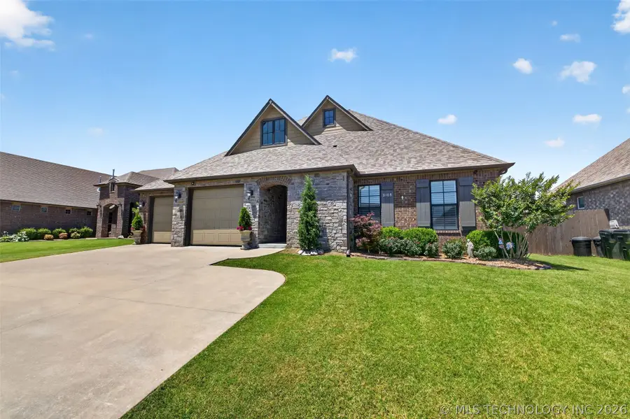 8108 N 77th East Avenue, Owasso, OK 74055 - #3