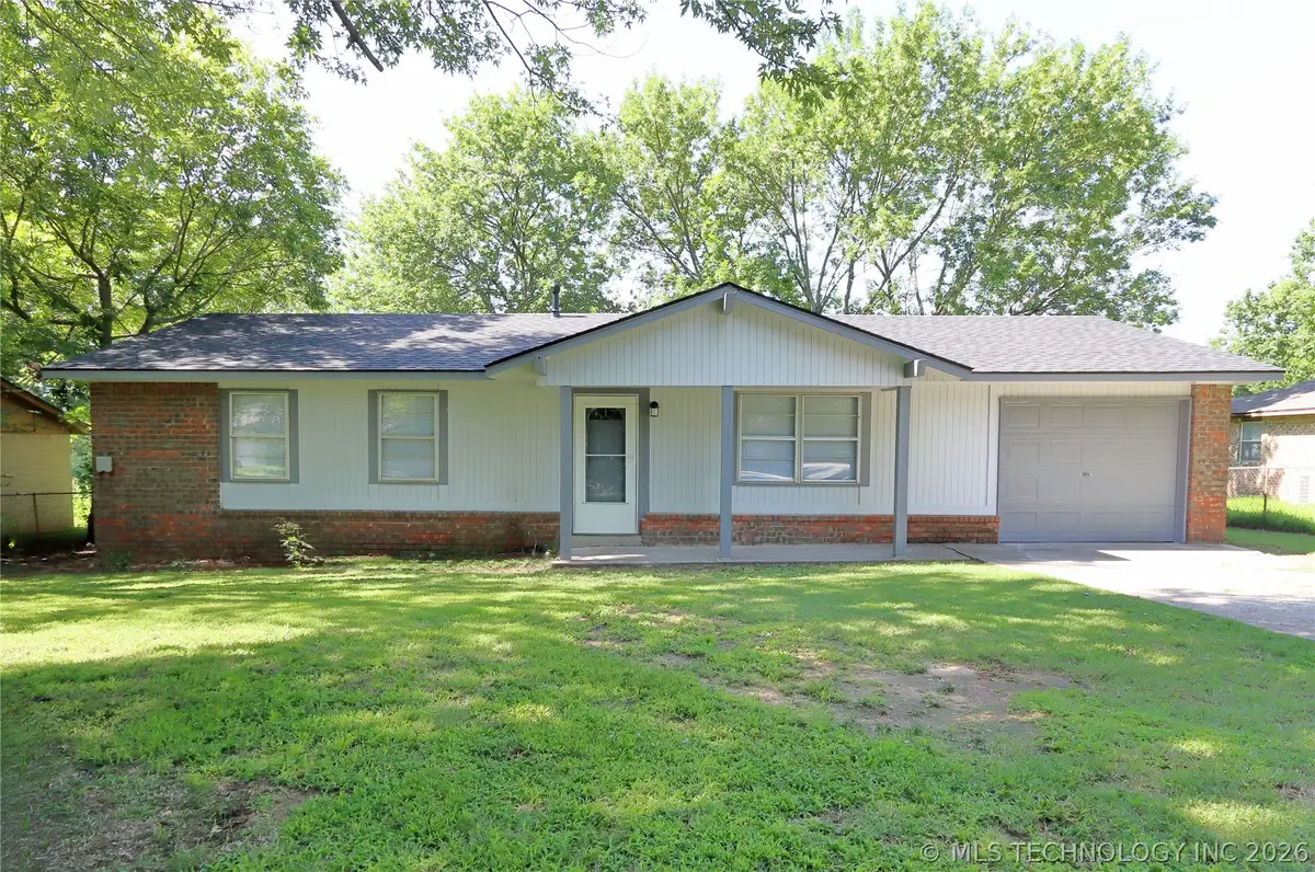 1004 NE 9th Street, Wagoner, OK 74467 - #1