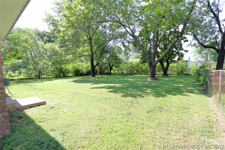 1004 NE 9th Street, Wagoner, OK 74467 - #3