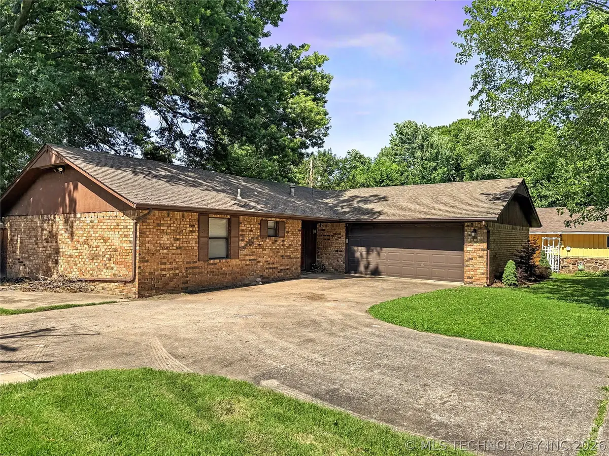 209 E Seneca Street, Tahlequah, OK 74464 - #1