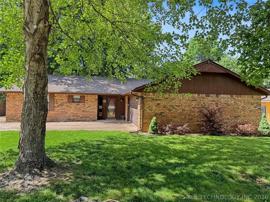209 E Seneca Street, Tahlequah, OK 74464 - #3