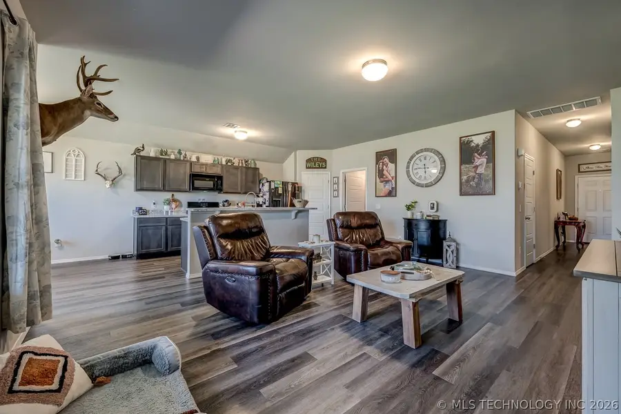408 E Mangold Street, Perkins, OK 74059 - #3