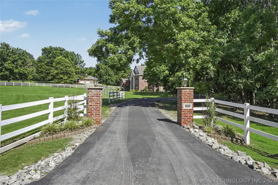 2325 W Lowry Road, Claremore, OK 74017 - #2