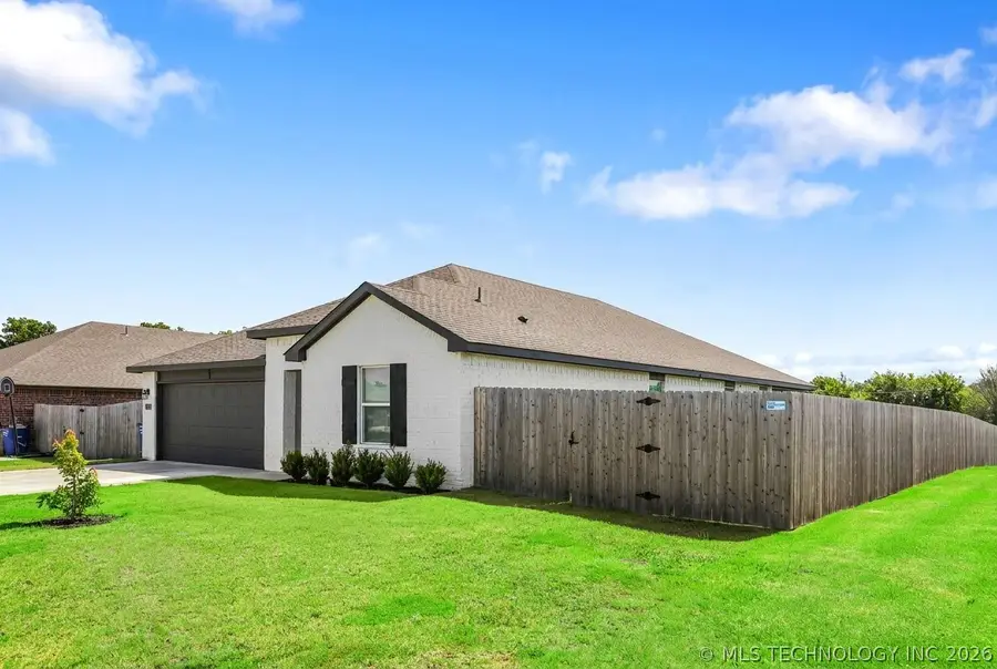 1124 N Arapahoe, Chouteau, OK 74337 - #3