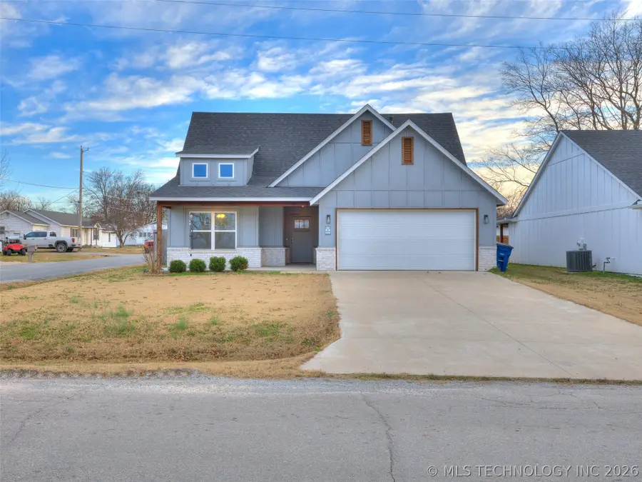 401 W Harrison Street, Chouteau, OK 74337 - #2