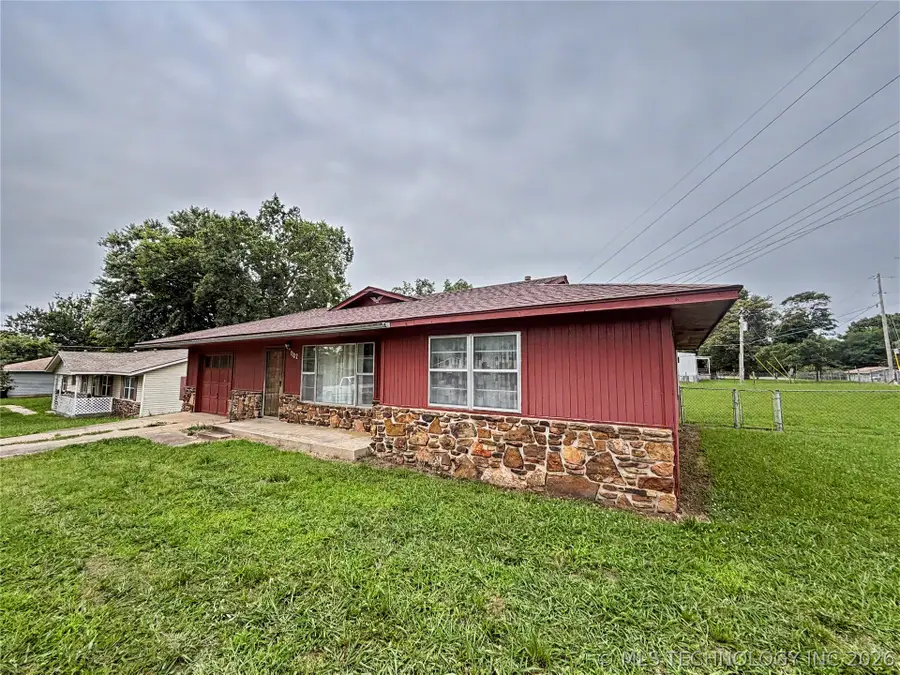1102 W 1st Street, Tahlequah, OK 74464 - #2