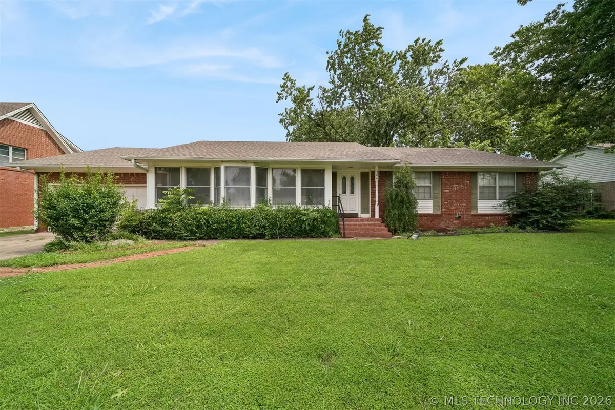 306 E 16th Street, Claremore, OK 74017 - #1