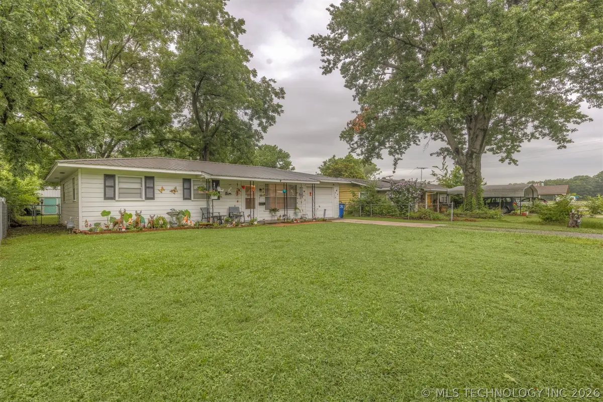 1006 SE 12th Street, Wagoner, OK 74467 - #1