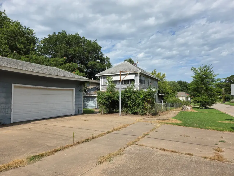 427 S Seneca Avenue, Bartlesville, OK 74003 - #2