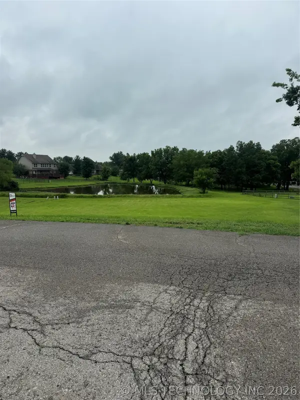 S Tall Chief Avenue, Skiatook, OK 74070