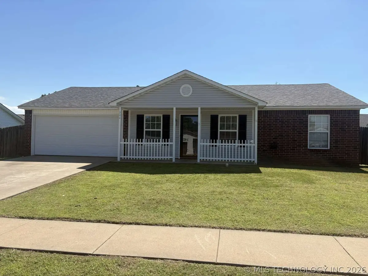 504 NE Elmhurst Avenue, Bartlesville, OK 74006 - #1