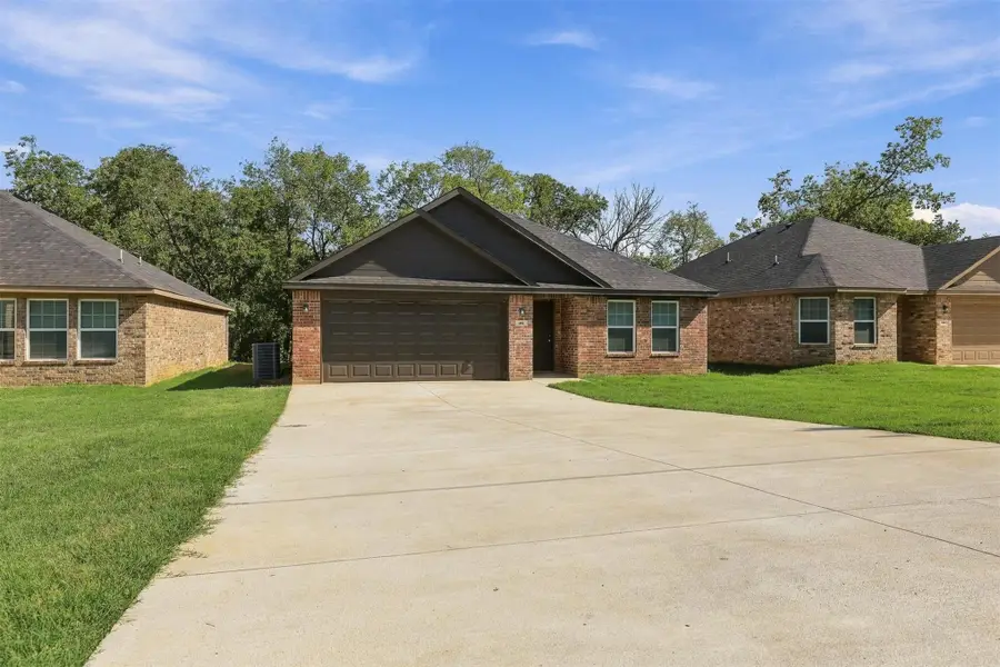 412 W Curtis Avenue, Calera, OK 74730 - #2