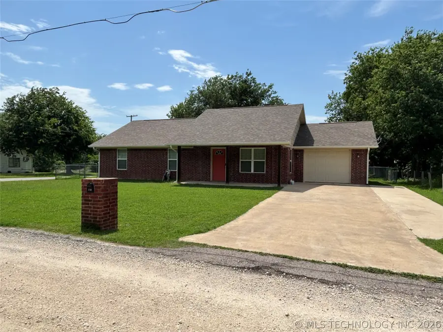 220 S Arkansas, Caddo, OK 74729 - #2