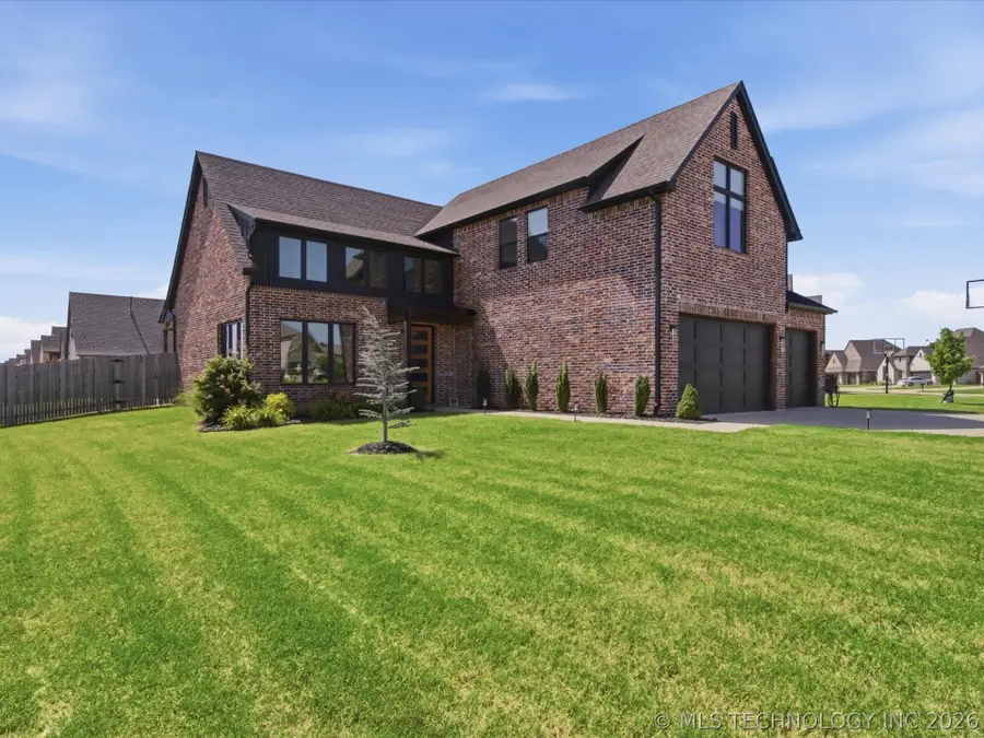 12722 S Maplewood Avenue E, Bixby, OK 74008 - #2