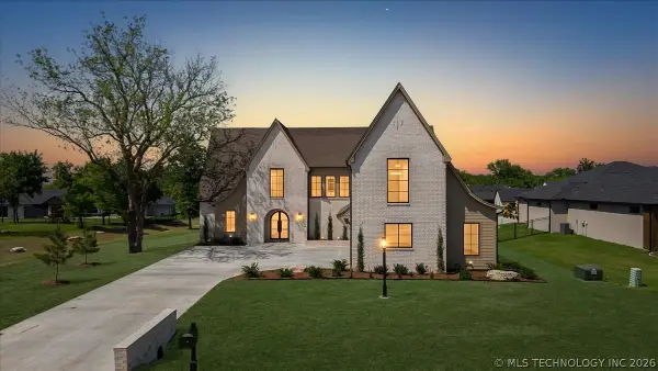 17683 E White Tail Cove, Owasso, OK 74055