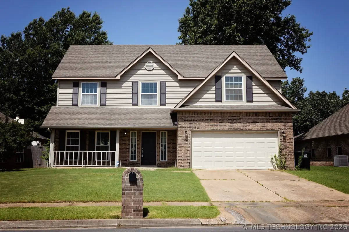 904 N Hemlock Avenue, Broken Arrow, OK 74012 - #1