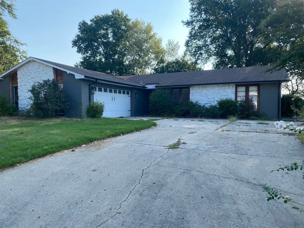 206 S Crabtree Road, Muskogee, OK 74403 - #1