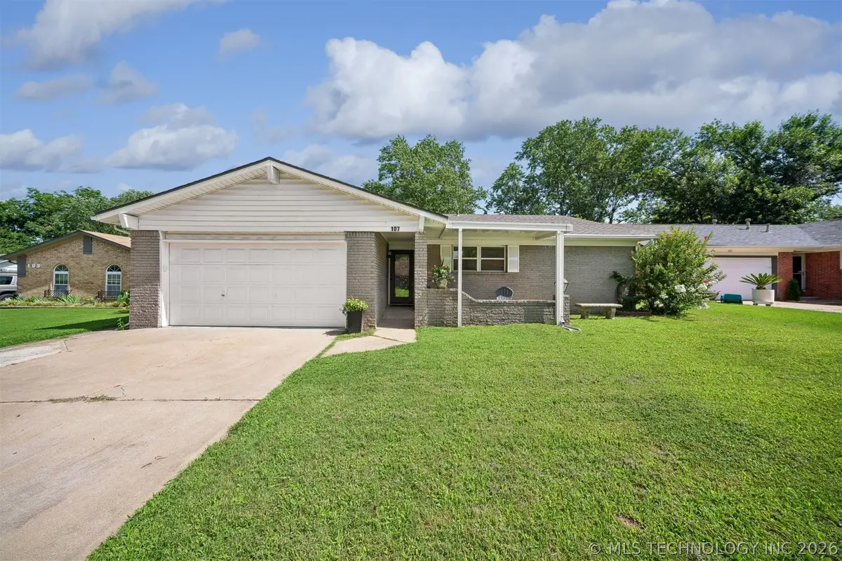 107 W 18th Street, Owasso, OK 74055 - #1