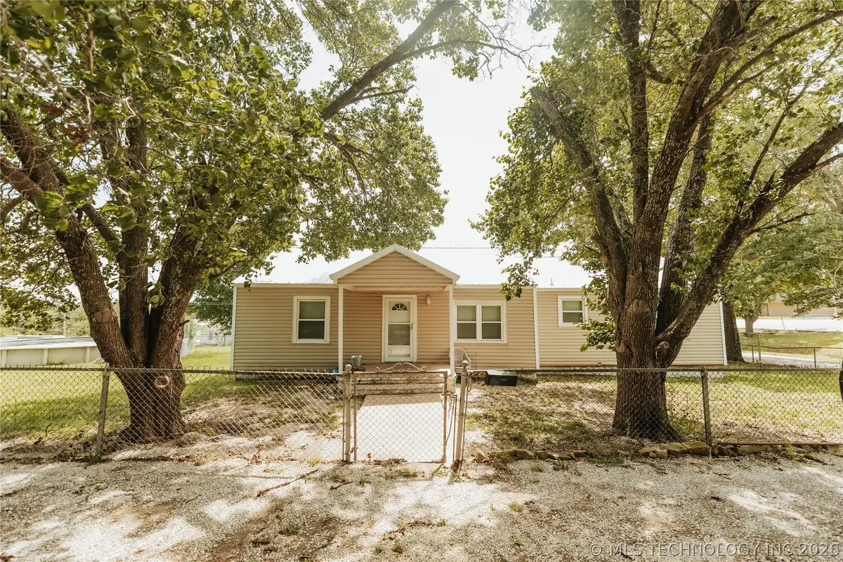 200 N Wilson Street, Fairfax, OK 74637 - #1