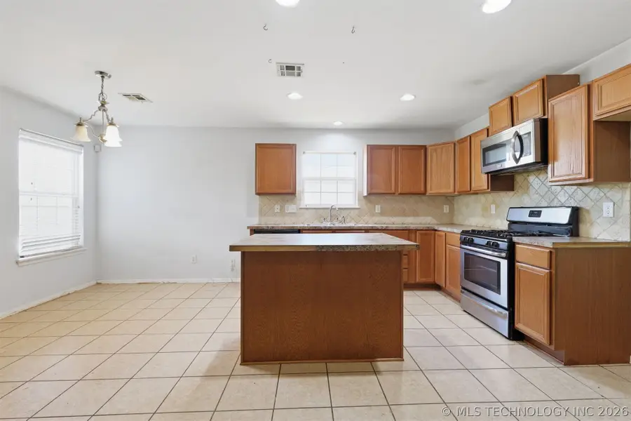 21440 E 36th Street S, Broken Arrow, OK 74014 - #2