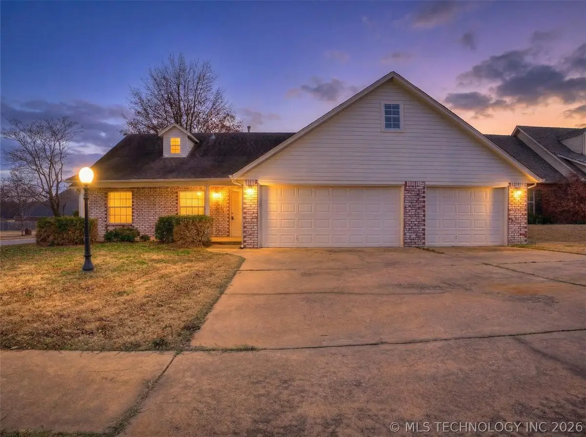 10592 E 142nd Street N, Collinsville, OK 74021 - #1