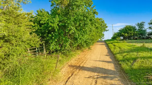 1093 N 4260 Road, Hugo, OK 74743