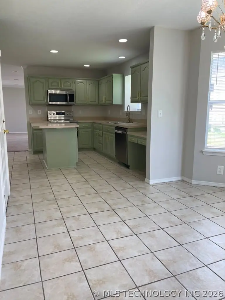4012 W Queens Street, Broken Arrow, OK 74012 - #3