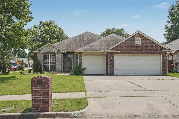 201 W Charleston Place, Broken Arrow, OK 74011