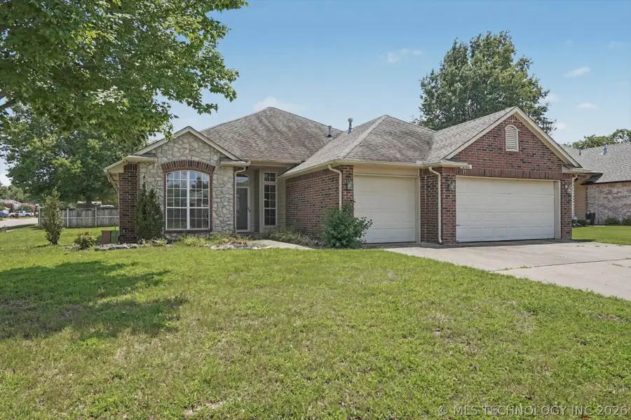 201 W Charleston Place, Broken Arrow, OK 74011 - #2