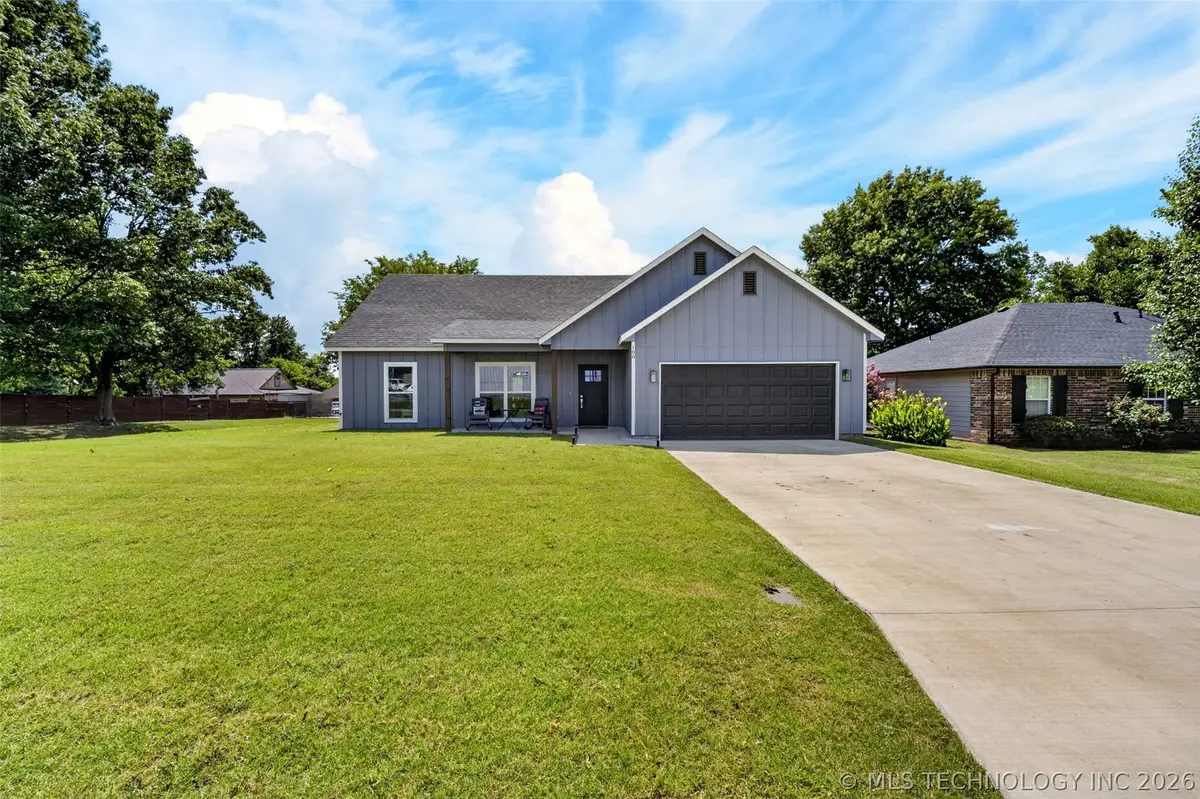 100 N Eufaula Avenue, Coweta, OK 74429 - #1