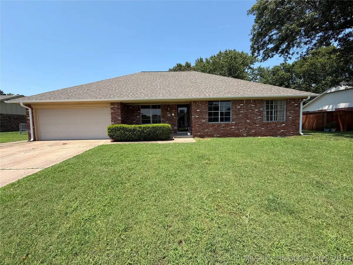 808 W Twin Oaks Drive, Broken Arrow, OK 74011 - #1