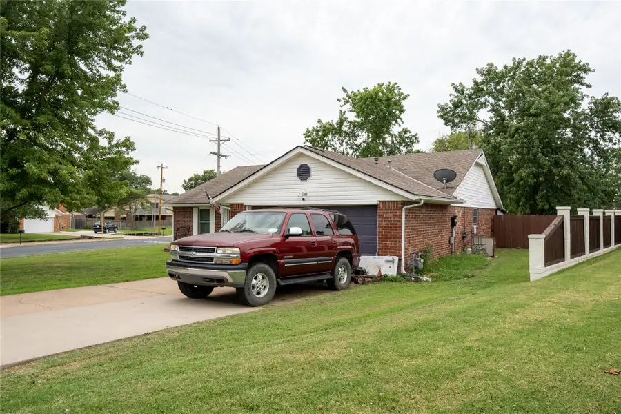 2101 Jefferson Place, Bartlesville, OK 74006 - #2