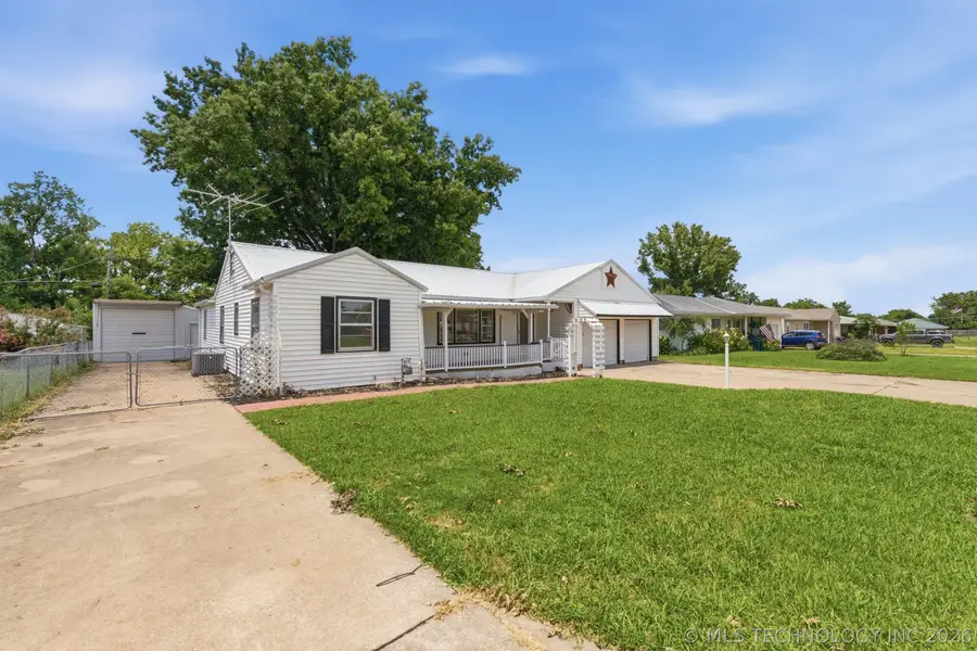 215 NE Wilshire Avenue, Bartlesville, OK 74006 - #2