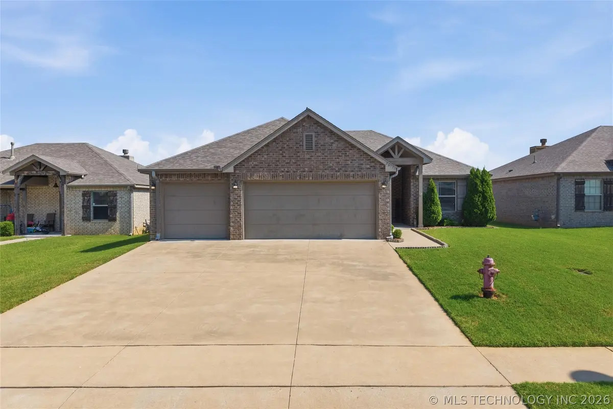 26795 E 143rd Street S, Coweta, OK 74429 - #1
