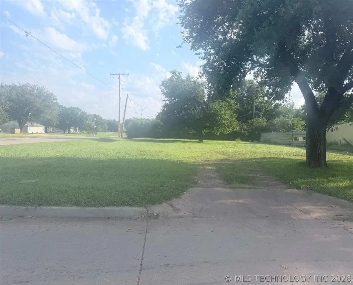 2805 E 41st Place N, Tulsa, OK 74110 - #1