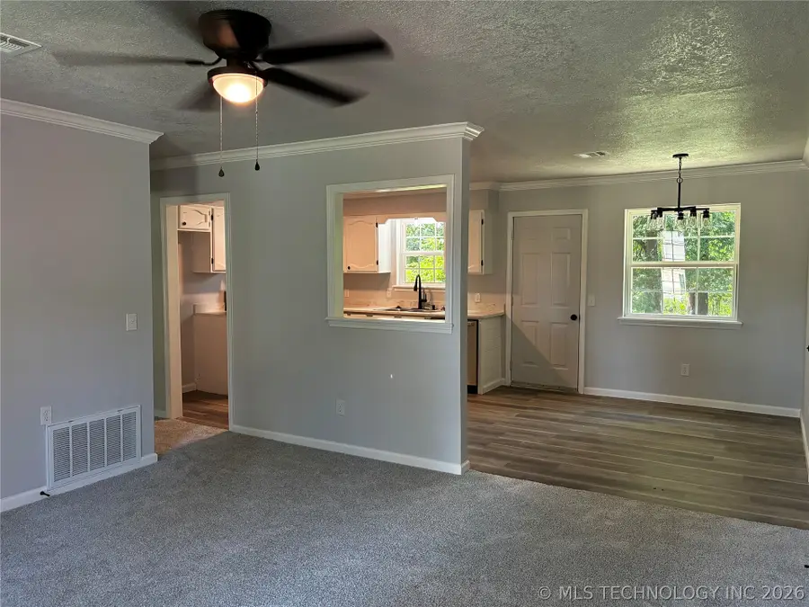 517 W Park Street, Wagoner, OK 74467 - #2