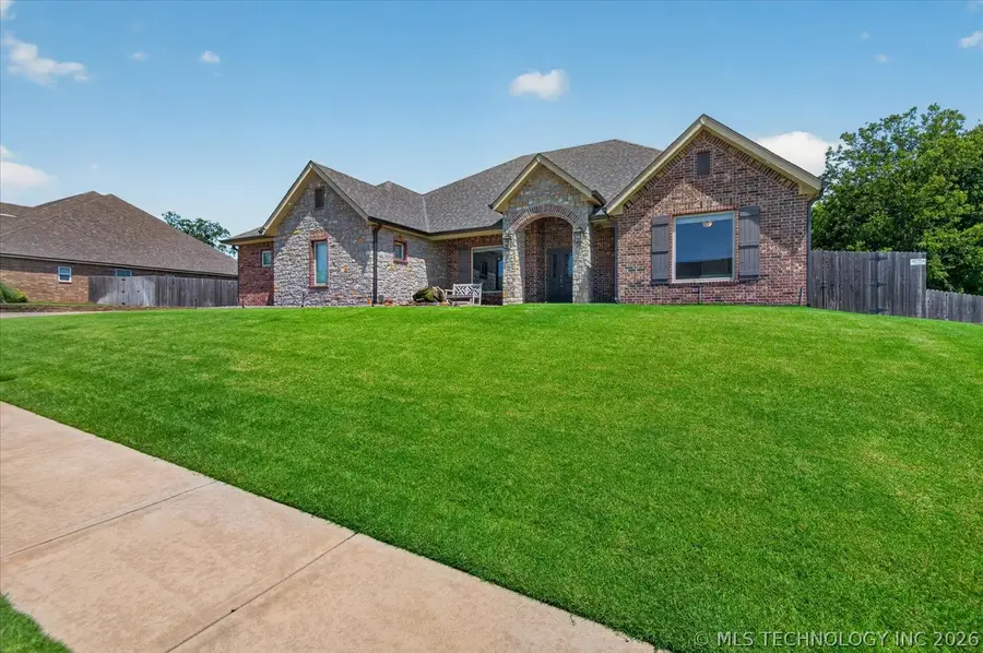 2712 SE Vicksburg Street, Bartlesville, OK 74006 - #3